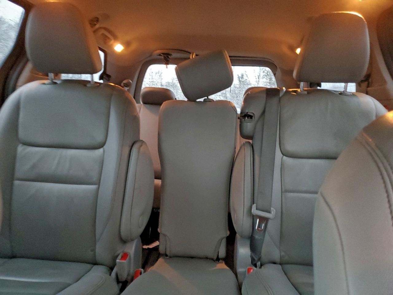 2020 TOYOTA SIENNA XLE photo 10