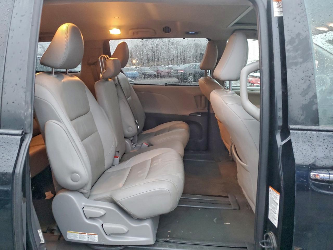 2020 TOYOTA SIENNA XLE photo 11