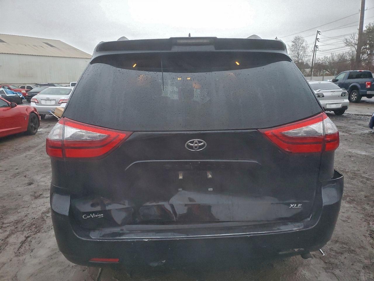 2020 TOYOTA SIENNA XLE photo 6