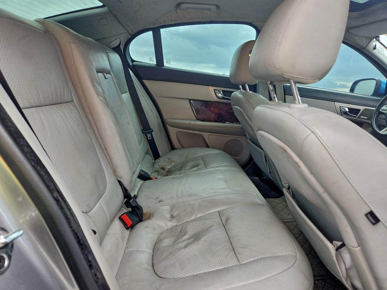 2011 JAGUAR XF PREMIUM photo 10