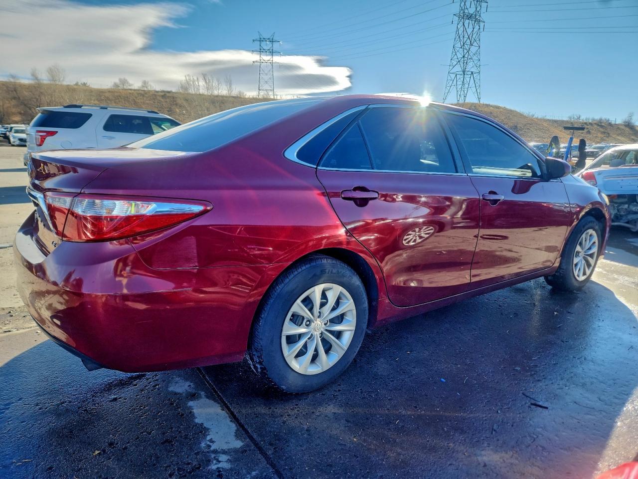 2015 TOYOTA CAMRY LE photo 3