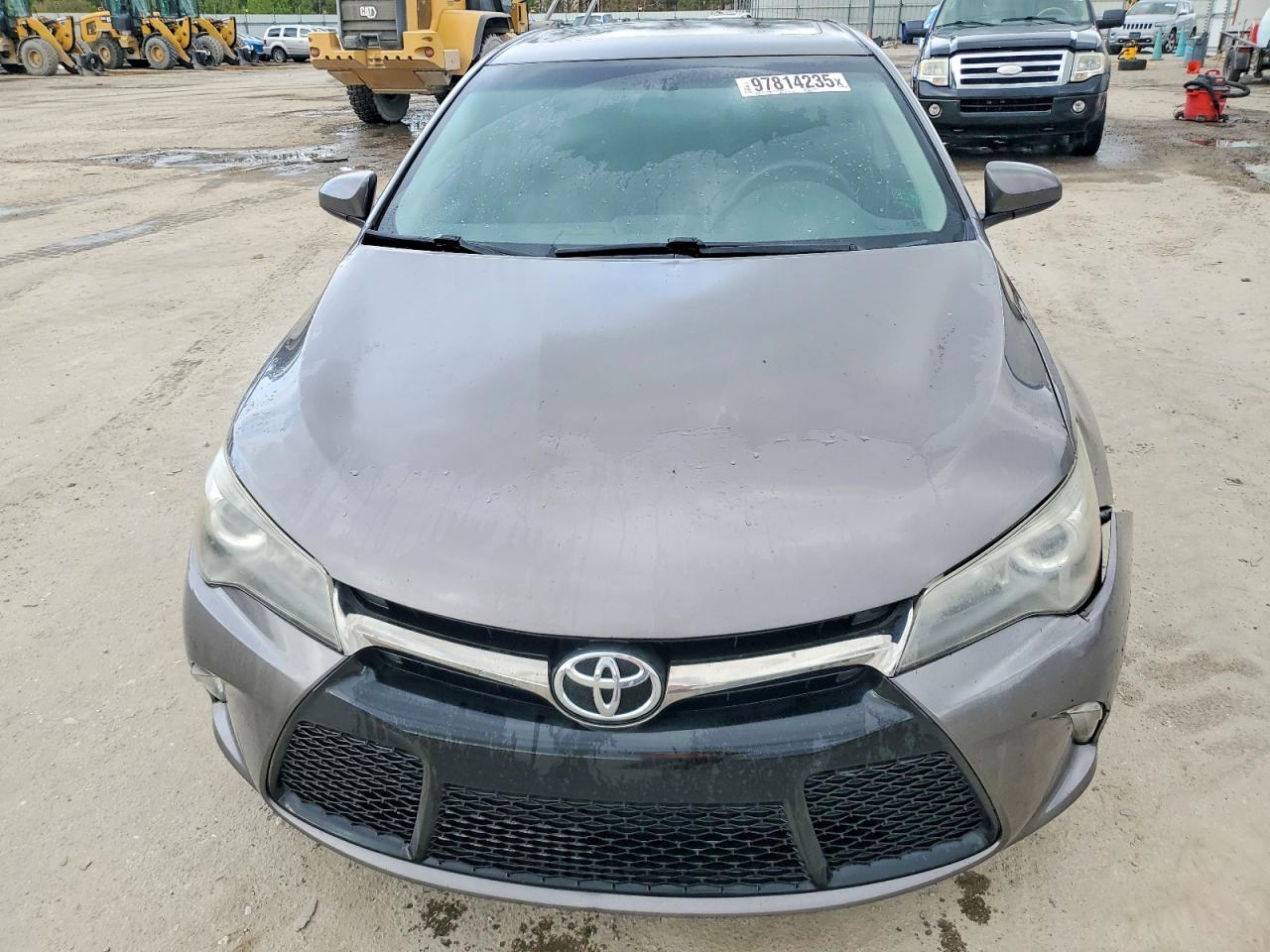 2017 TOYOTA CAMRY SE photo 5