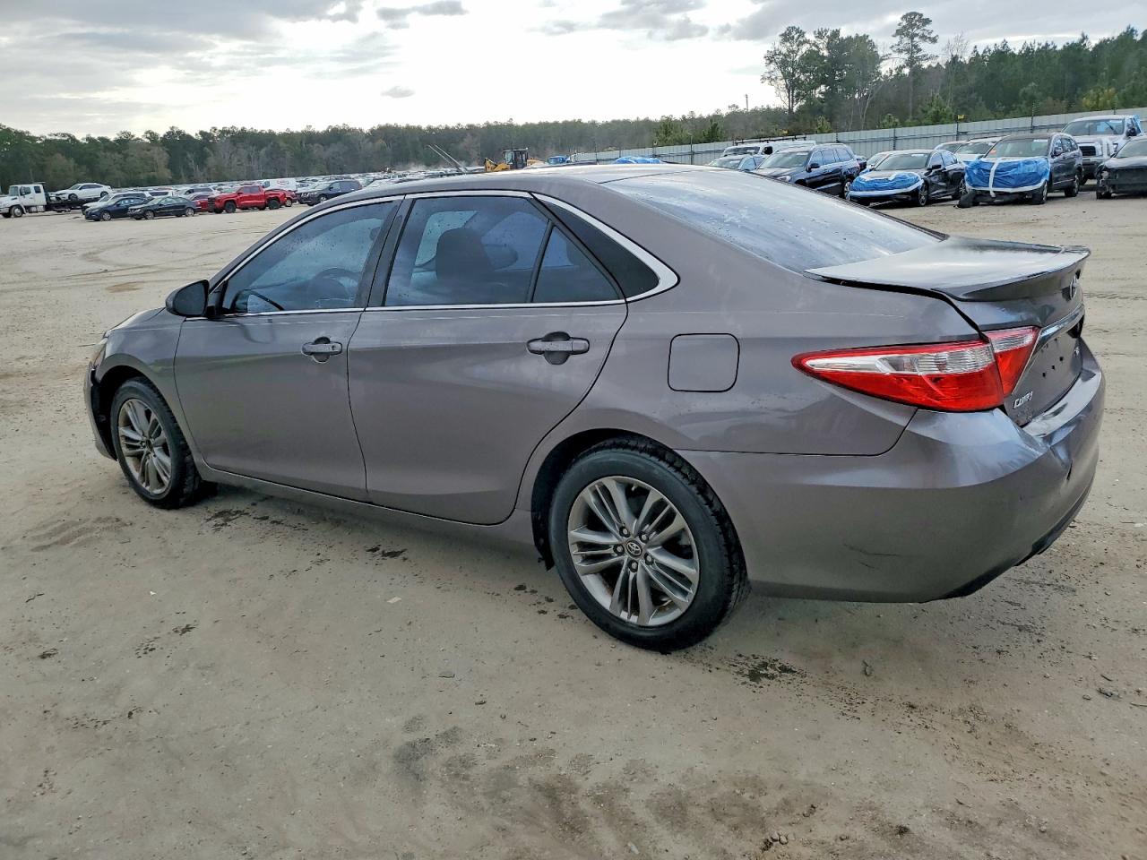 2017 TOYOTA CAMRY SE photo 2