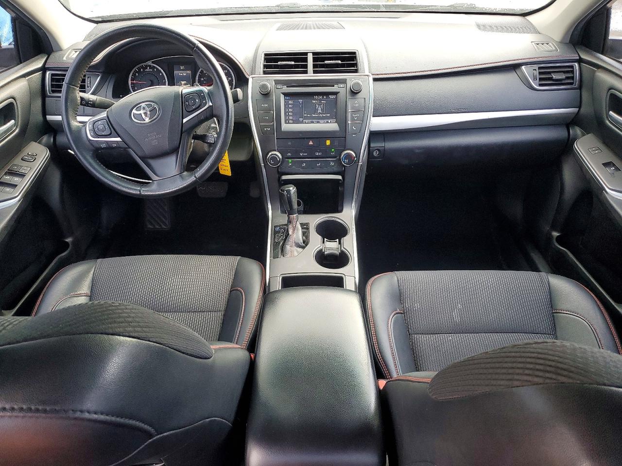 2017 TOYOTA CAMRY SE photo 8