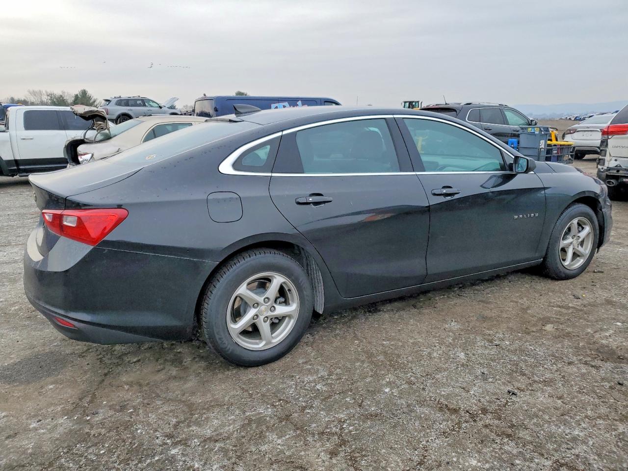 2018 CHEVROLET MALIBU LS photo 3