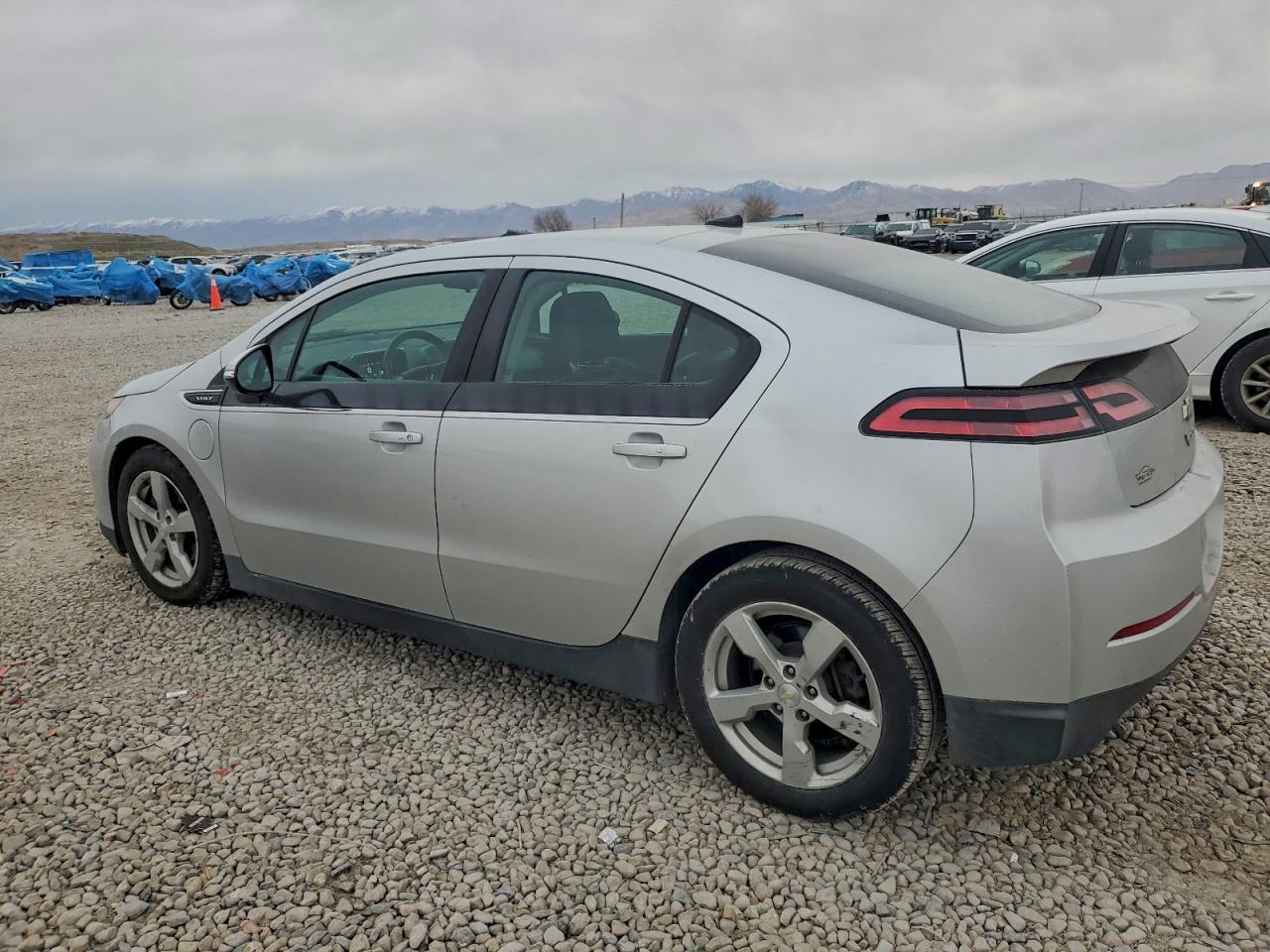 2013 CHEVROLET VOLT photo 2