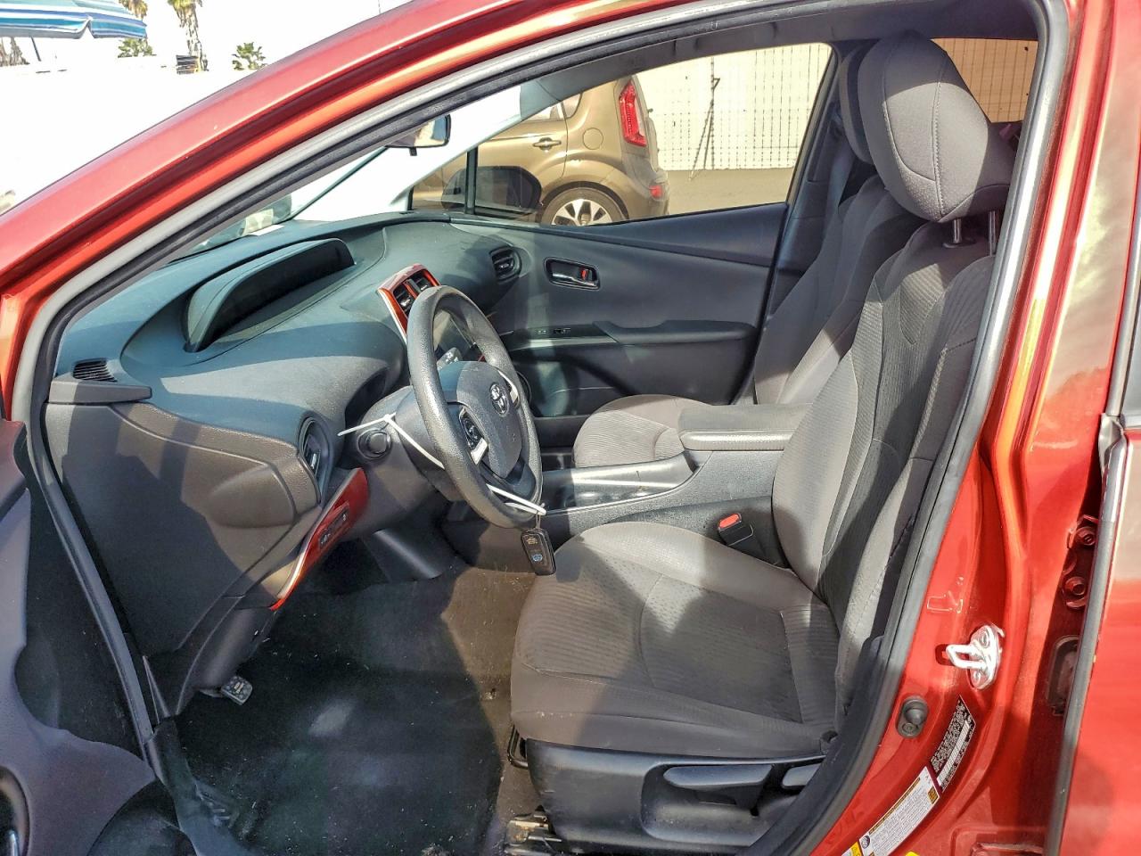 2016 TOYOTA PRIUS photo 7