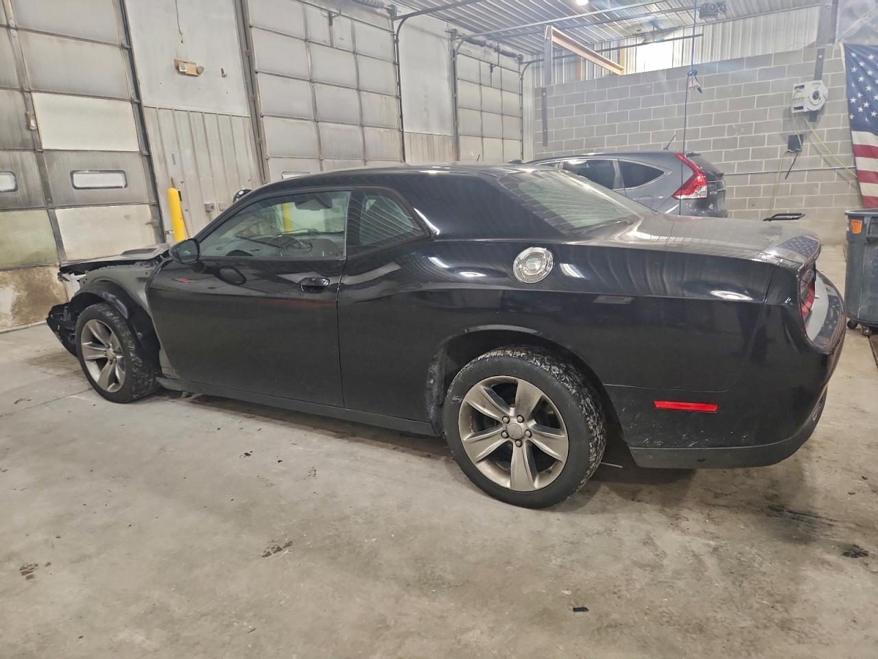 2016 DODGE CHALLENGER SXT photo 2