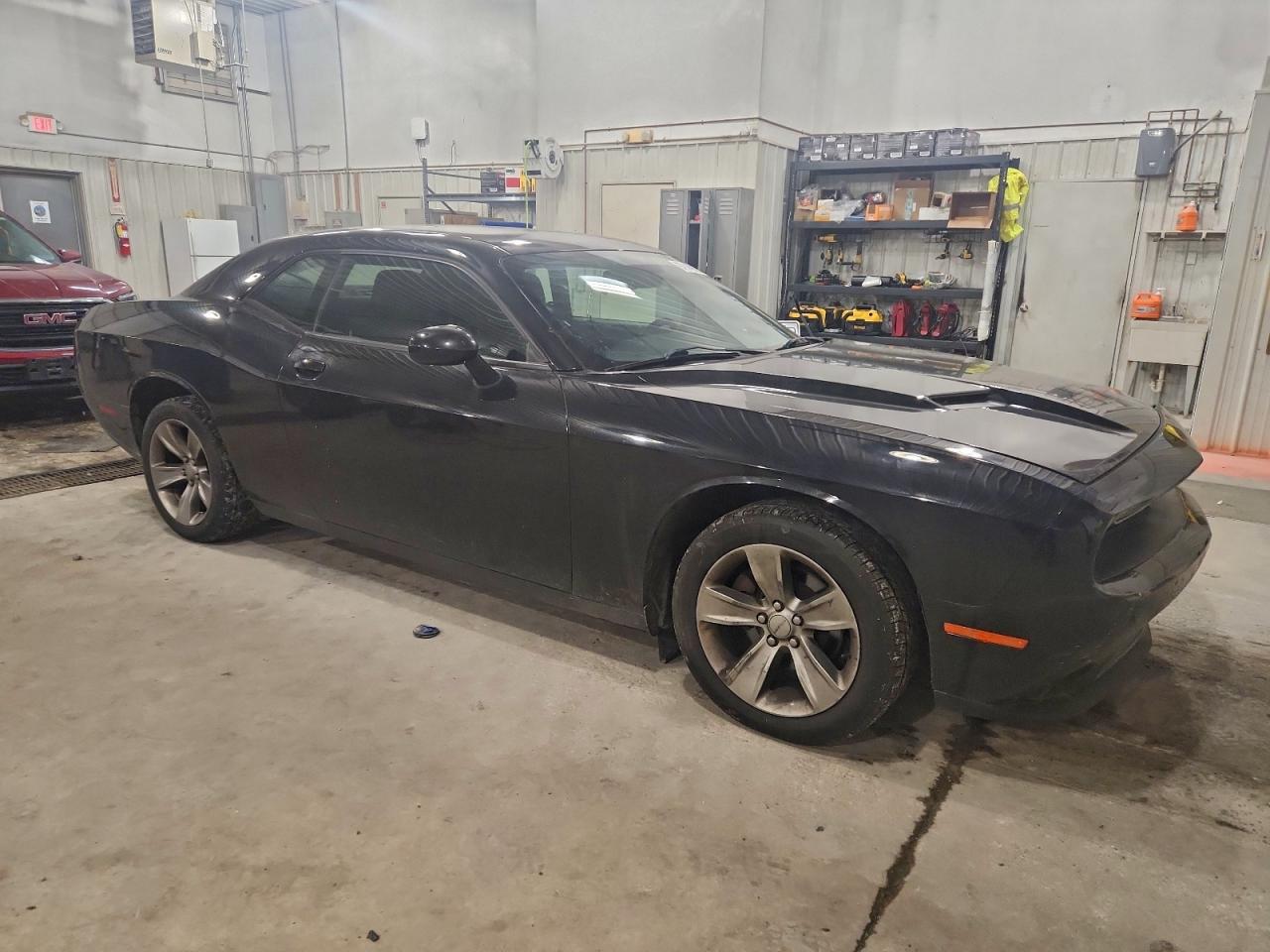 2016 DODGE CHALLENGER SXT photo 4