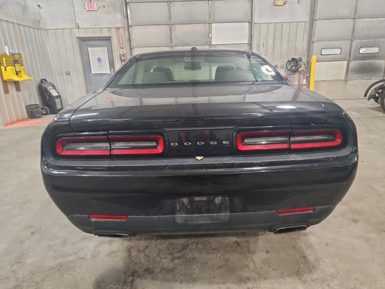 2016 DODGE CHALLENGER SXT photo 6