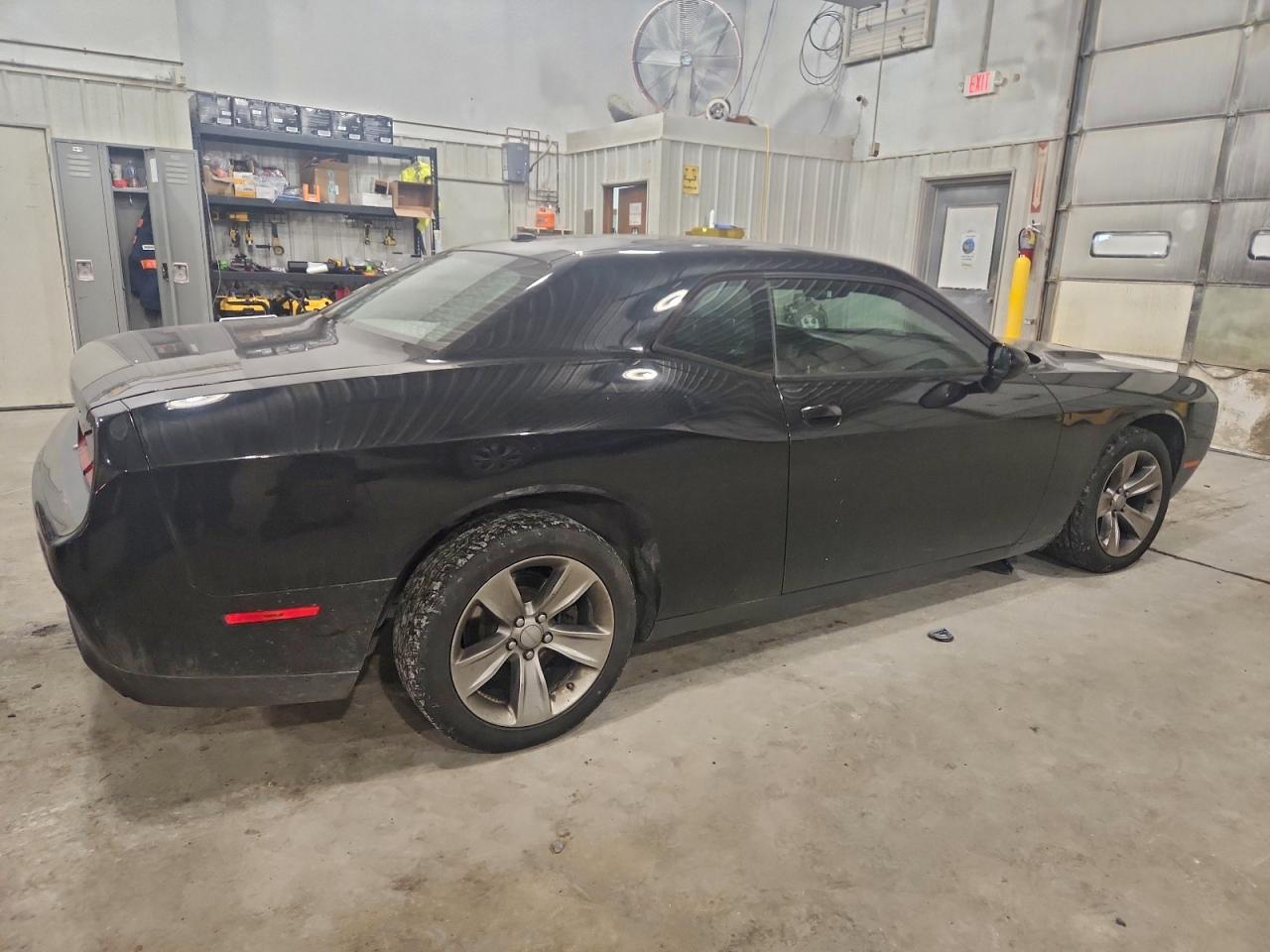 2016 DODGE CHALLENGER SXT photo 3