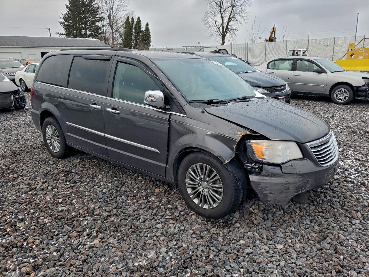2015 CHRYSLER TOWN & COUNTRY TOURING L photo 4