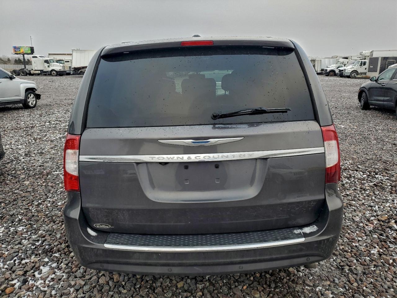 2015 CHRYSLER TOWN & COUNTRY TOURING L photo 6
