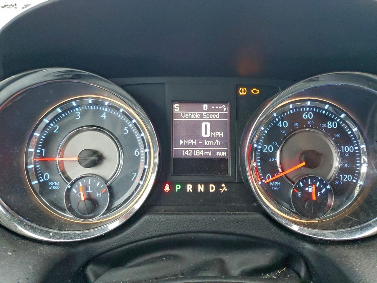 2015 CHRYSLER TOWN & COUNTRY TOURING L photo 9