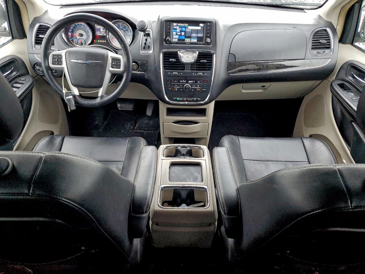 2015 CHRYSLER TOWN & COUNTRY TOURING L photo 8