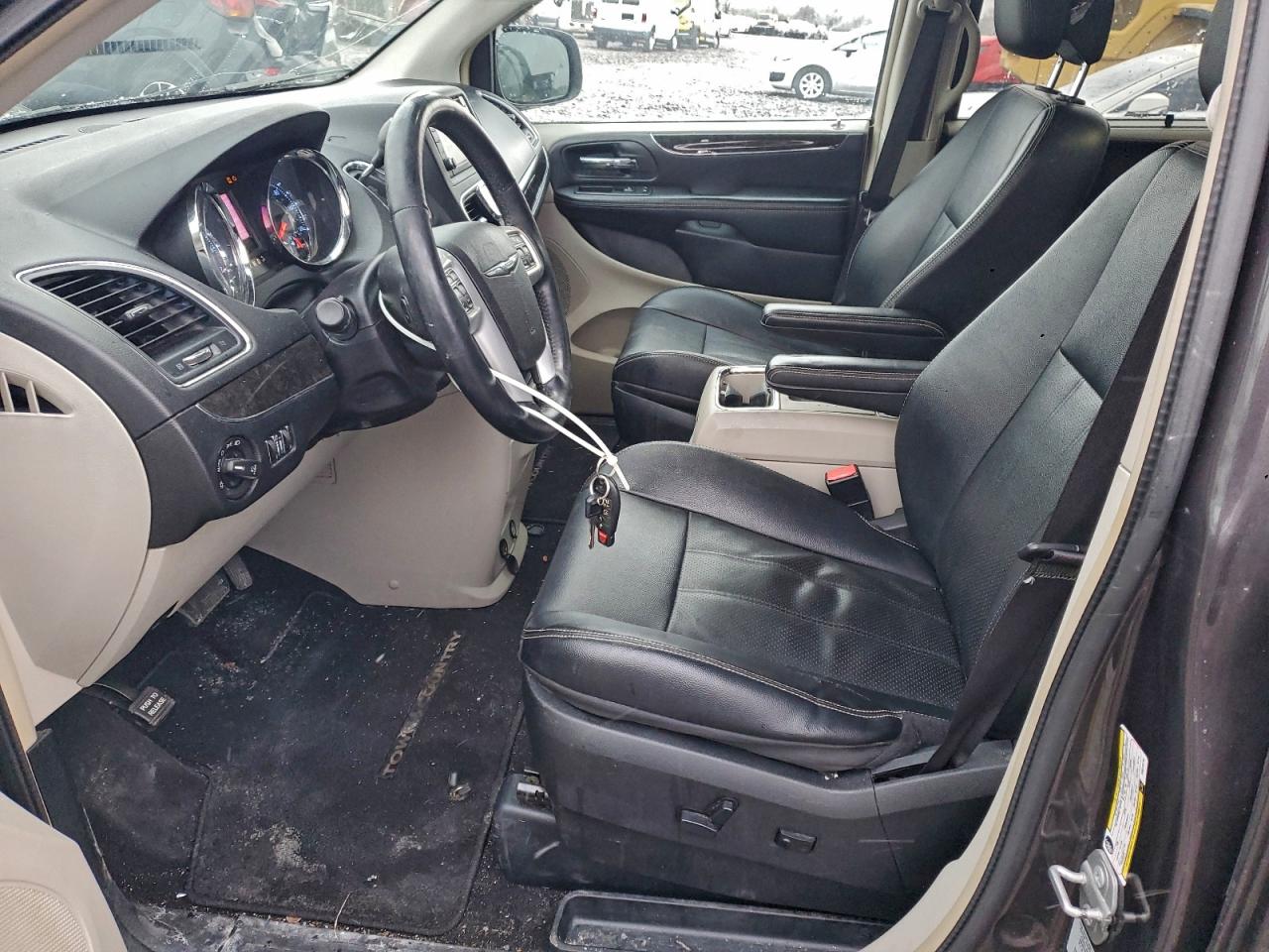 2015 CHRYSLER TOWN & COUNTRY TOURING L photo 7