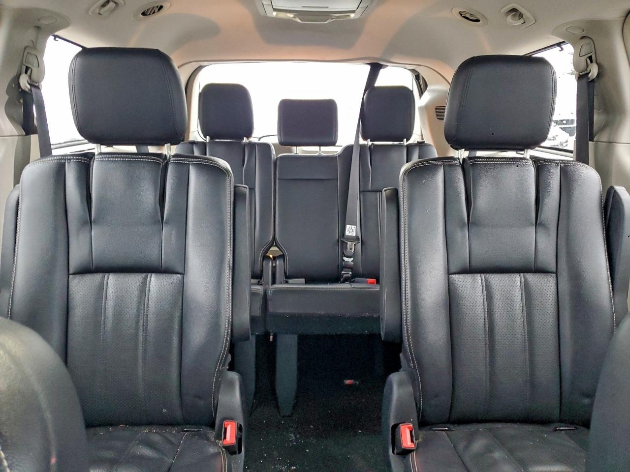 2015 CHRYSLER TOWN & COUNTRY TOURING L photo 10
