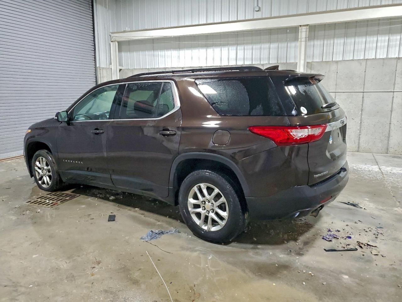 2019 CHEVROLET TRAVERSE LT photo 2