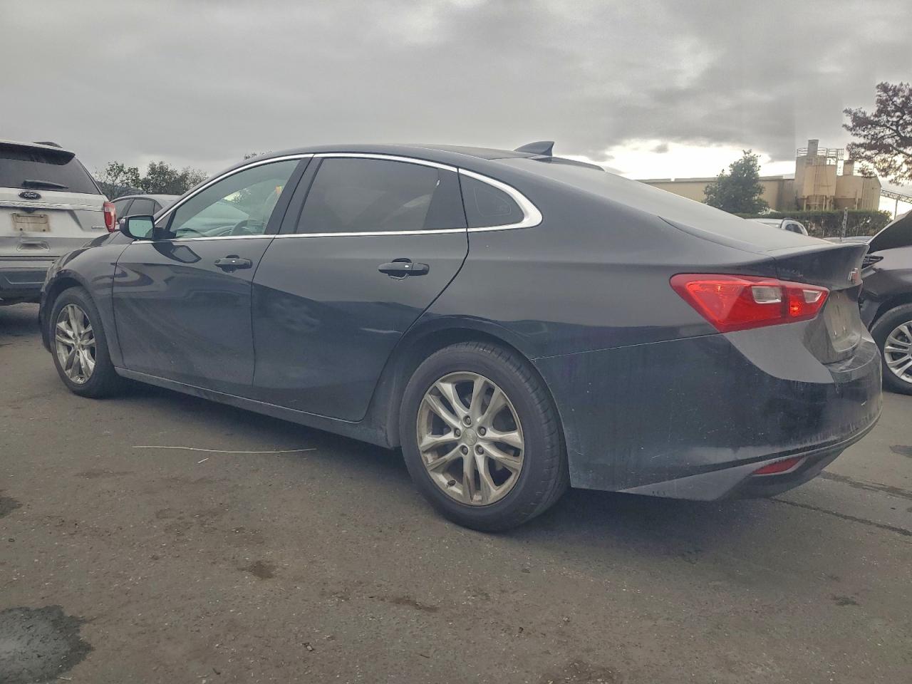 2017 CHEVROLET MALIBU LT photo 2