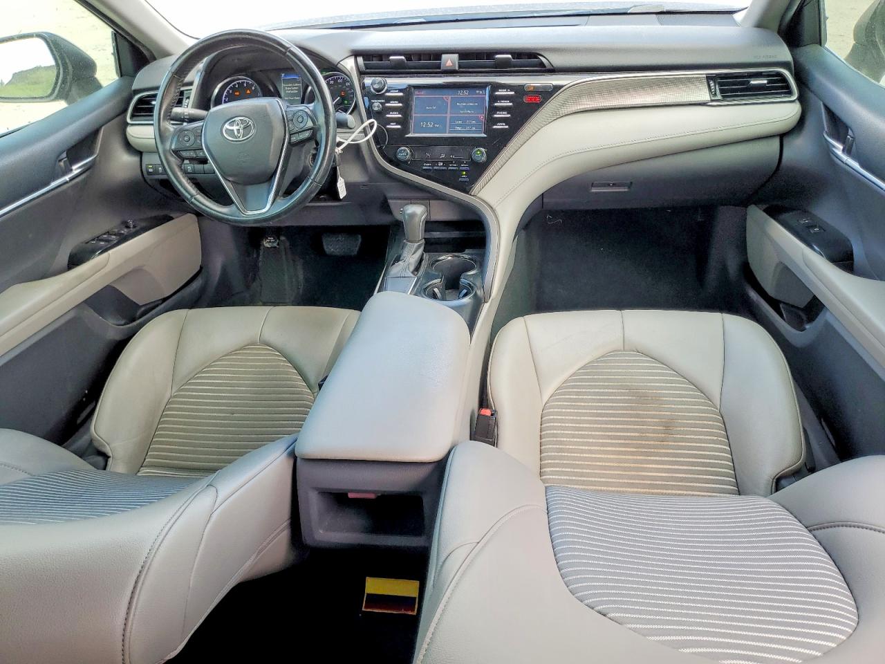 2019 TOYOTA CAMRY L photo 8