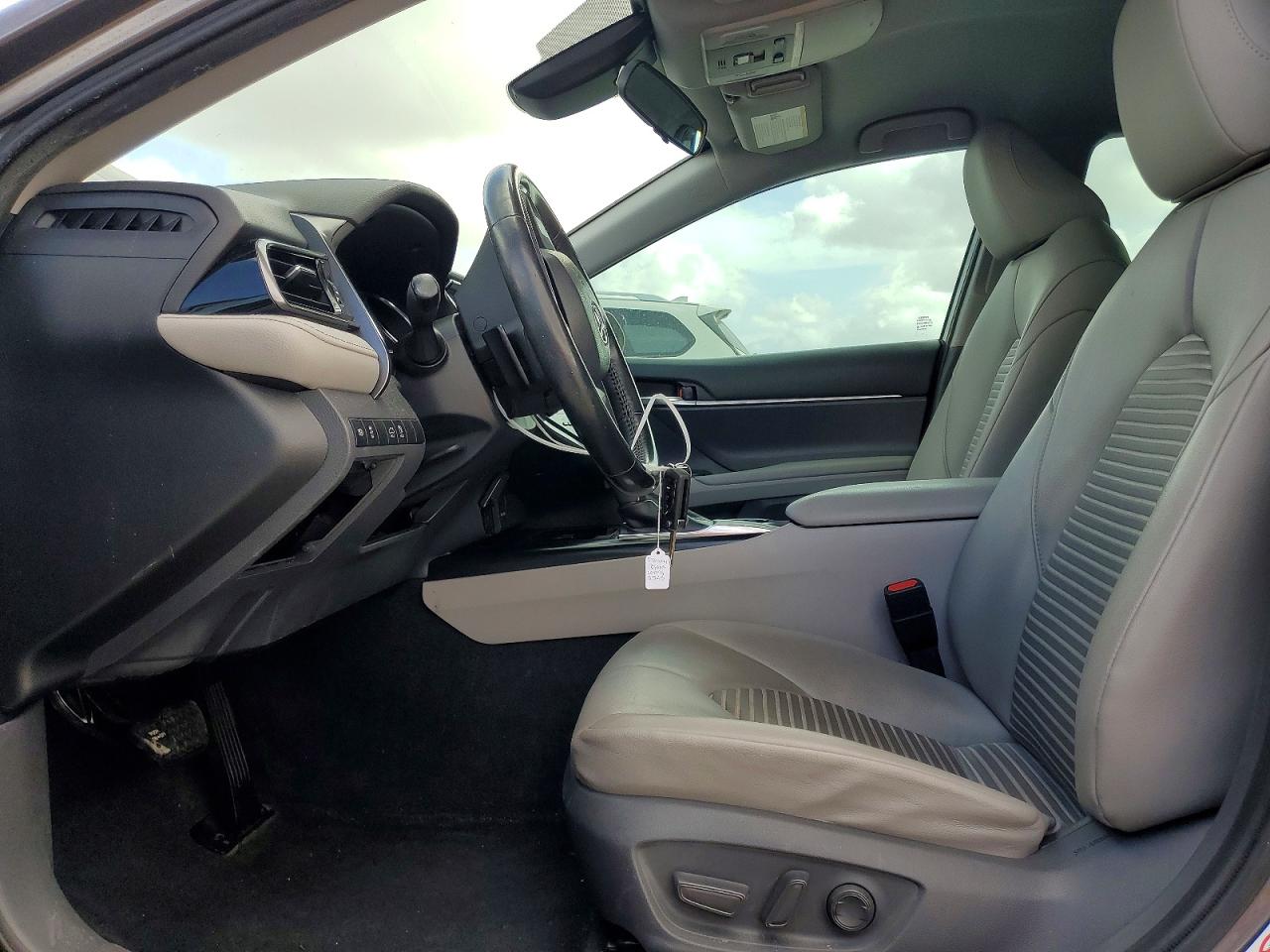 2019 TOYOTA CAMRY L photo 7