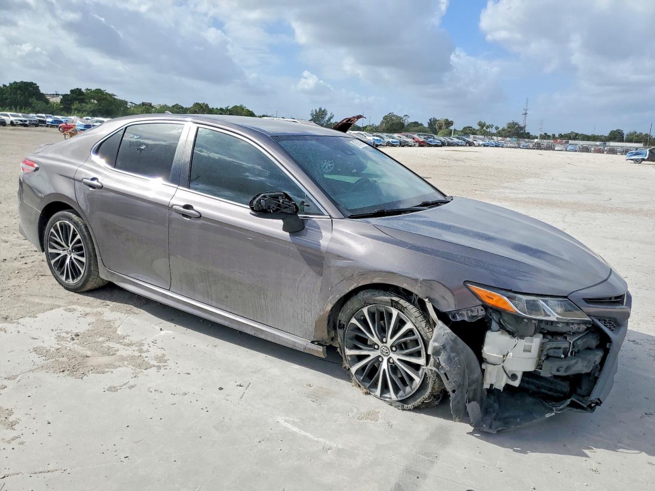 2019 TOYOTA CAMRY L photo 4