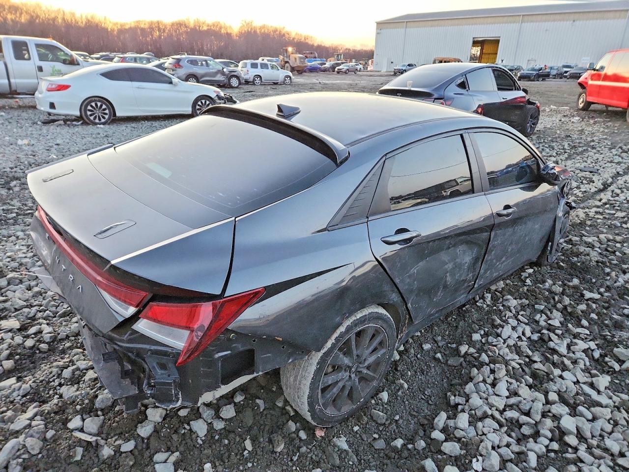 2021 HYUNDAI ELANTRA SEL photo 3
