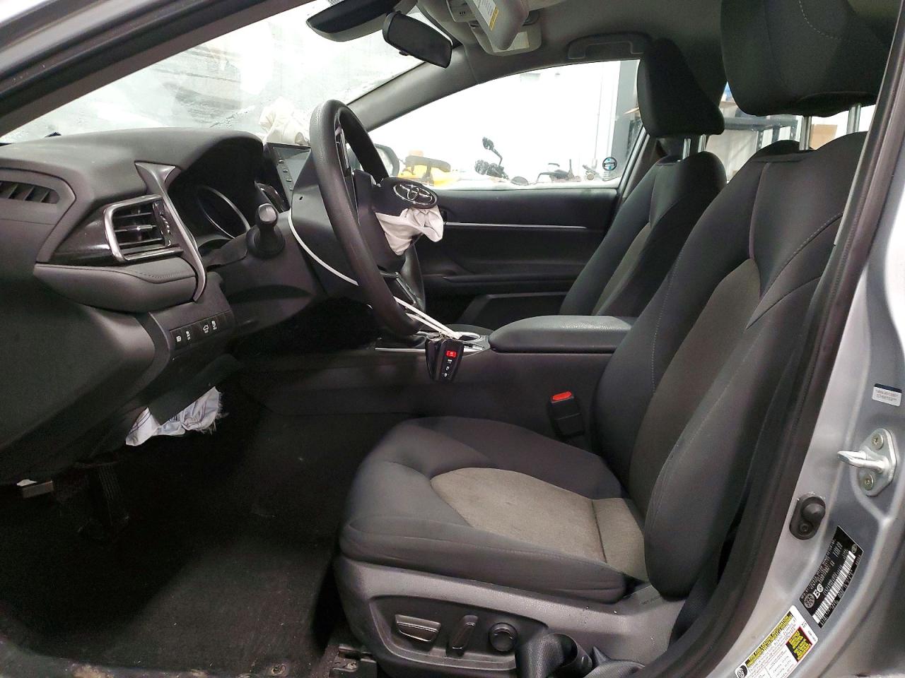 2023 TOYOTA CAMRY LE photo 7