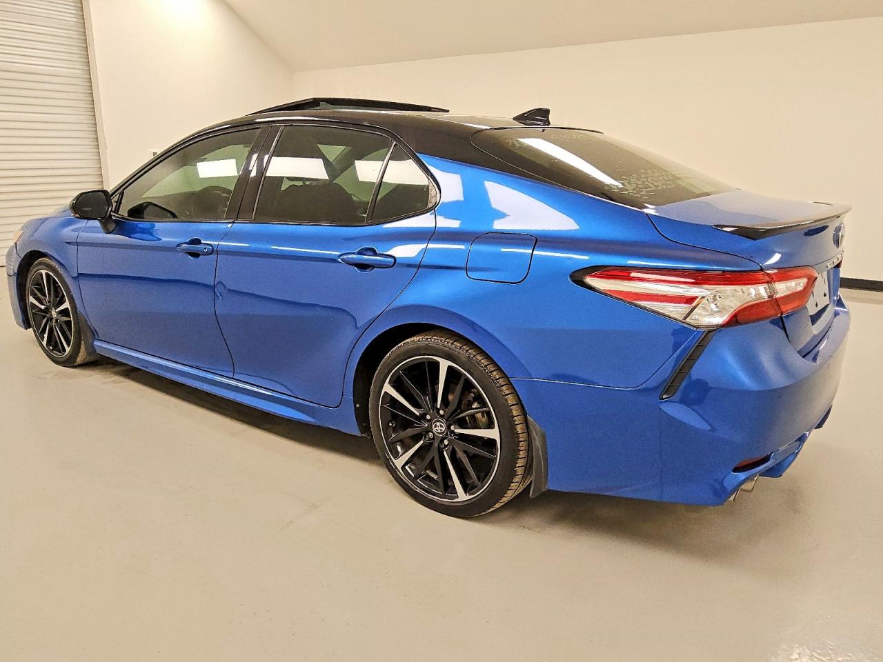 2020 TOYOTA CAMRY XSE photo 2