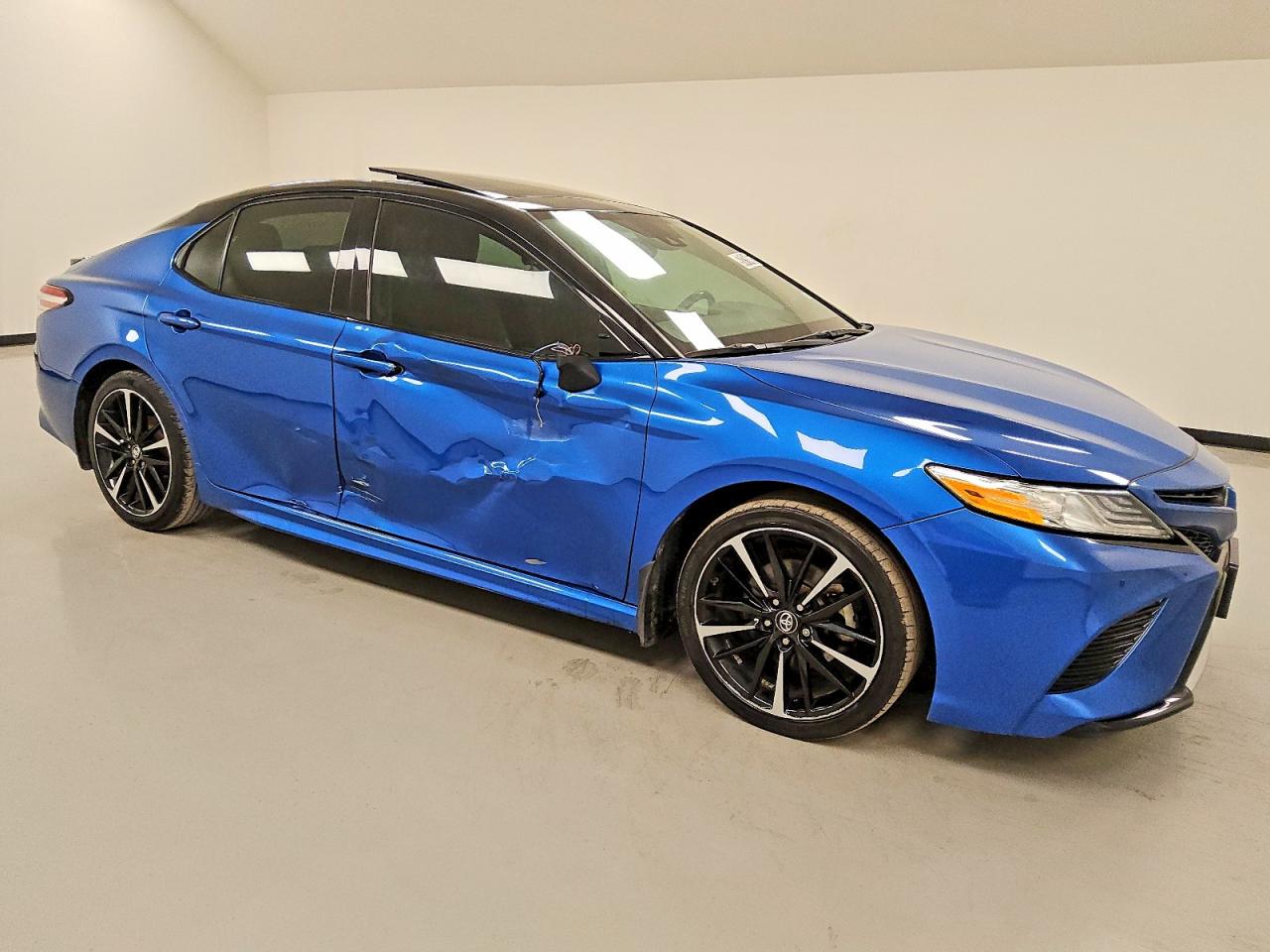 2020 TOYOTA CAMRY XSE photo 4