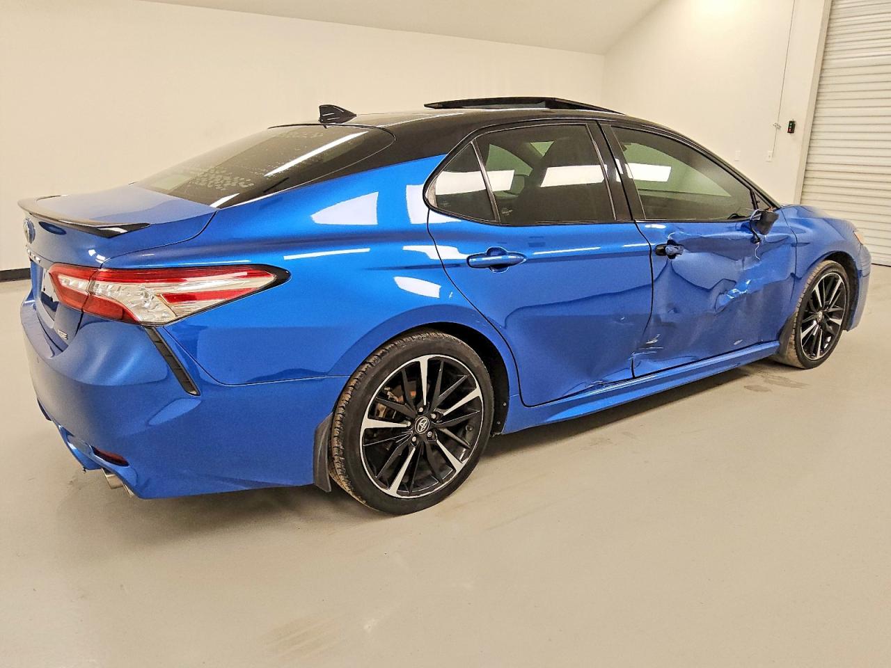 2020 TOYOTA CAMRY XSE photo 3