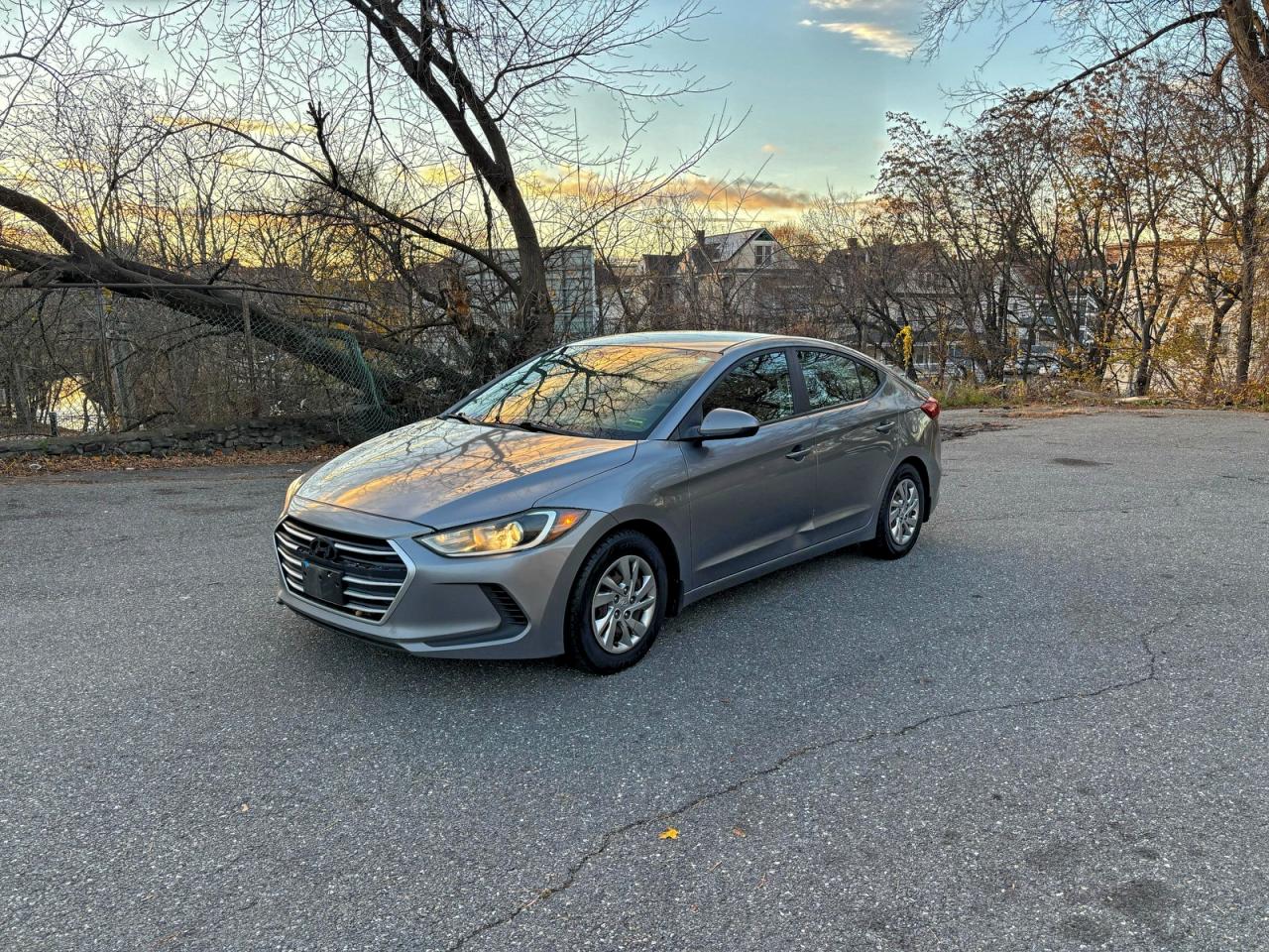 2018 HYUNDAI ELANTRA SE photo 2