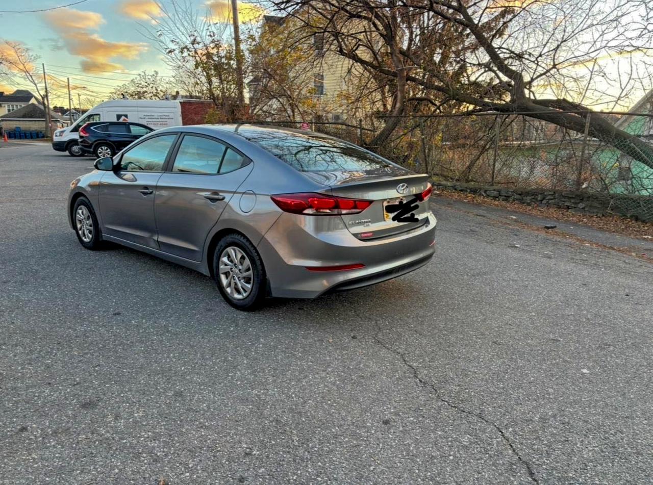 2018 HYUNDAI ELANTRA SE photo 3