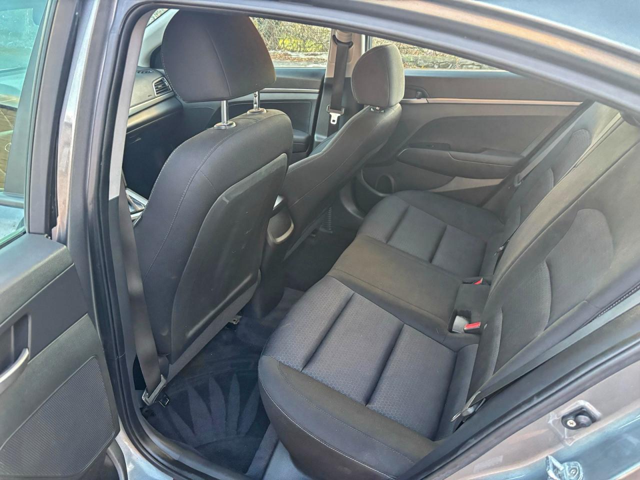 2018 HYUNDAI ELANTRA SE photo 6