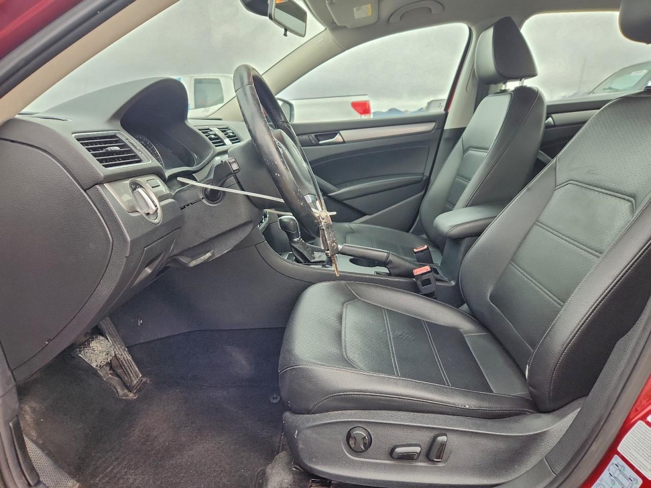 2015 VOLKSWAGEN PASSAT S photo 7