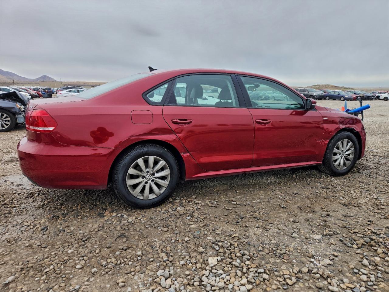 2015 VOLKSWAGEN PASSAT S photo 3