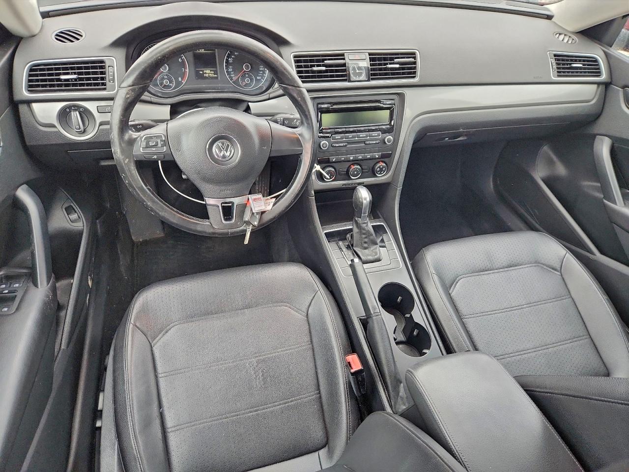2015 VOLKSWAGEN PASSAT S photo 8