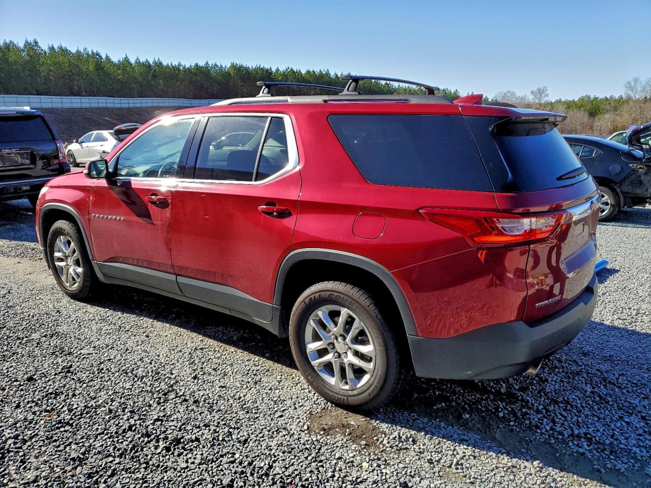 2019 CHEVROLET TRAVERSE LT photo 2