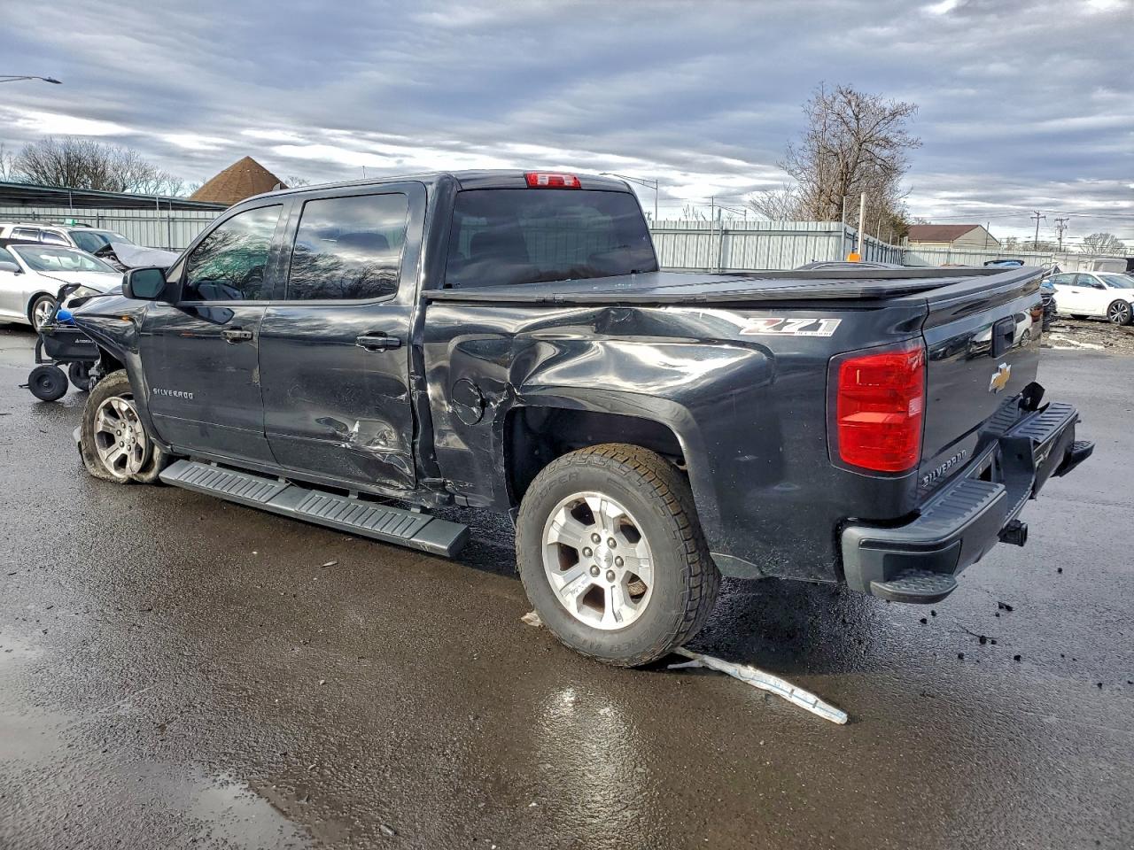 2017 CHEVROLET SILVERADO K1500 LT photo 2