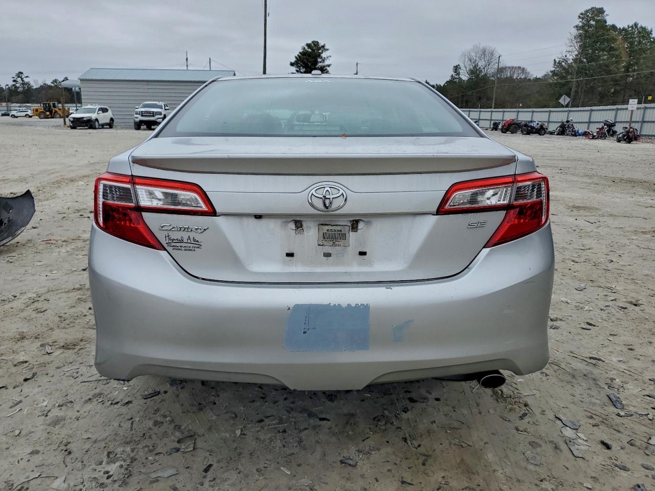 2014 TOYOTA CAMRY L photo 6
