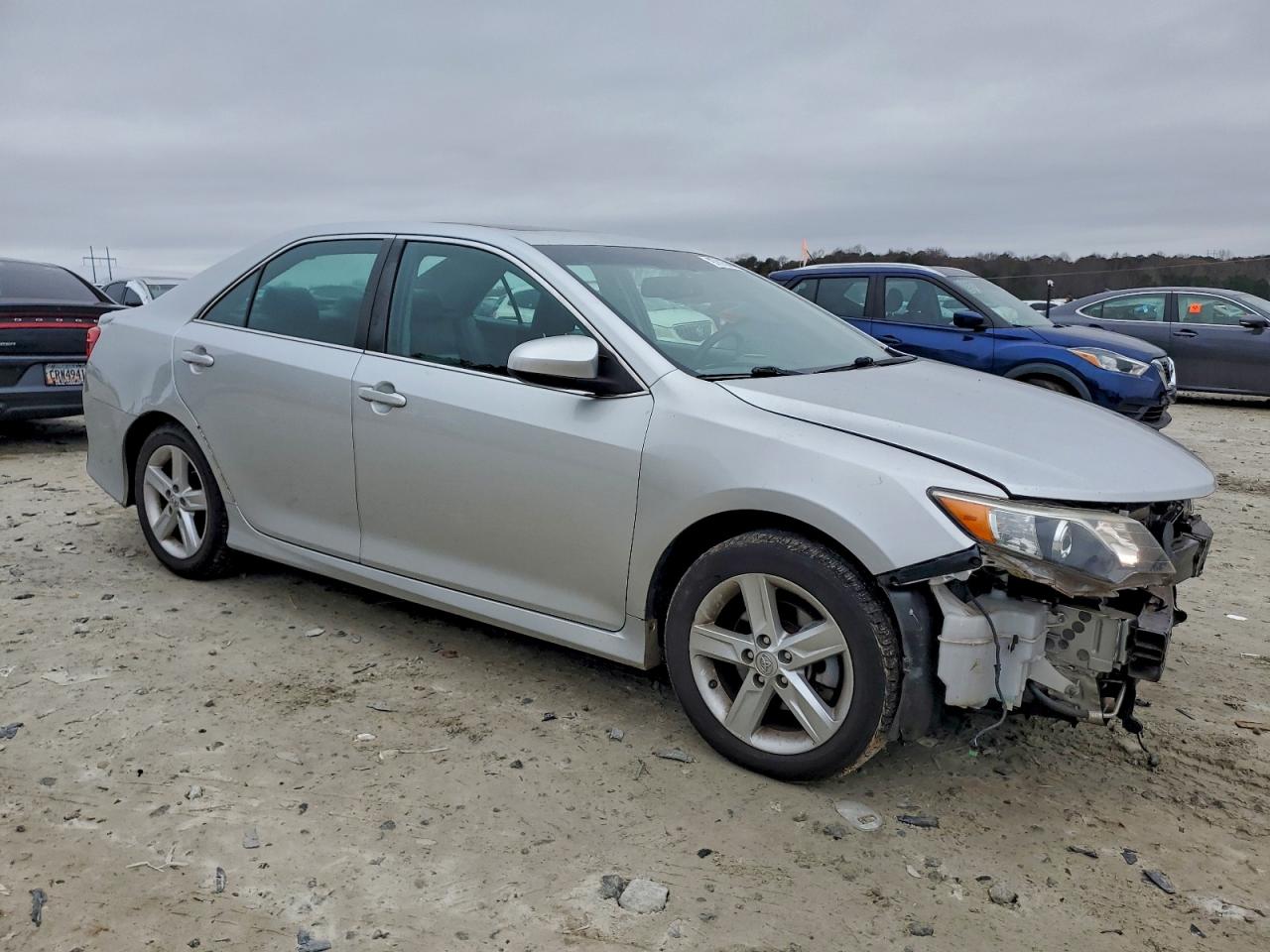 2014 TOYOTA CAMRY L photo 4