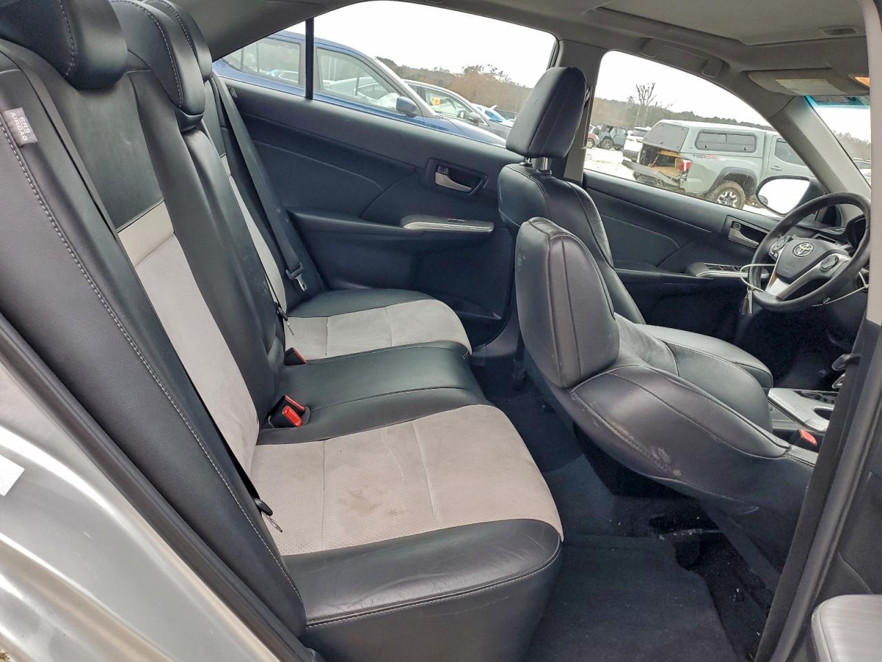 2014 TOYOTA CAMRY L photo 10