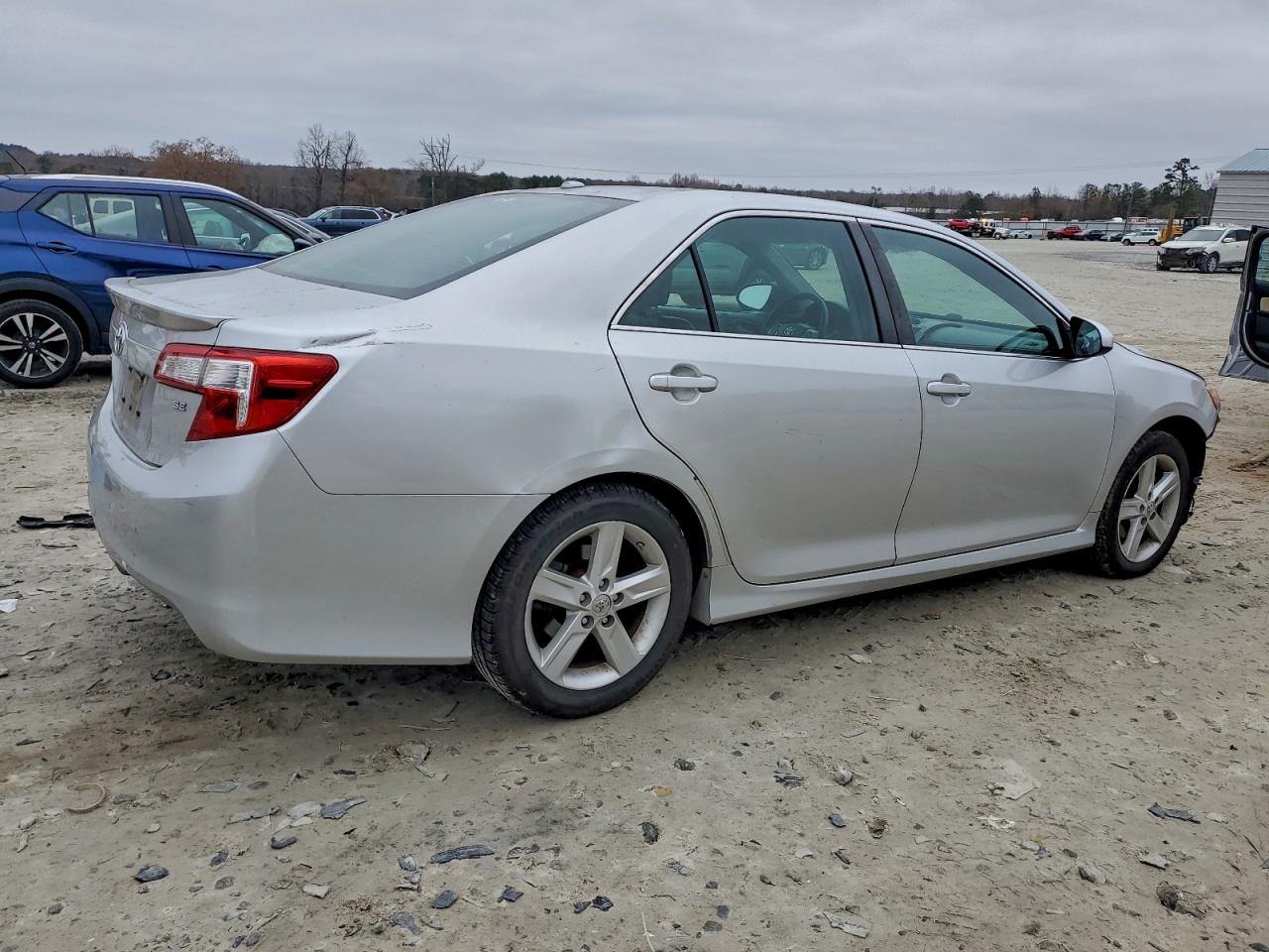 2014 TOYOTA CAMRY L photo 3