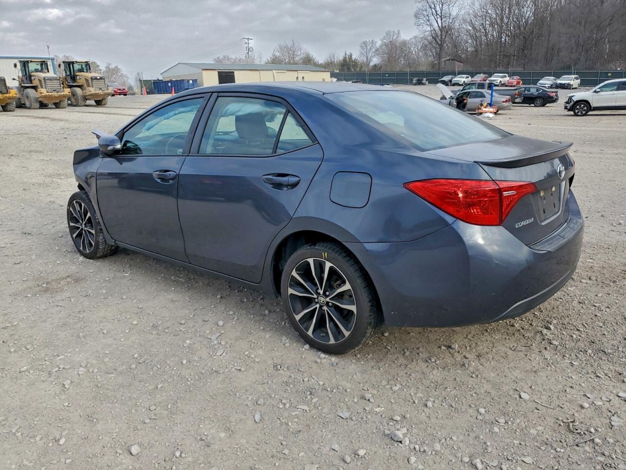 2018 TOYOTA COROLLA L photo 2
