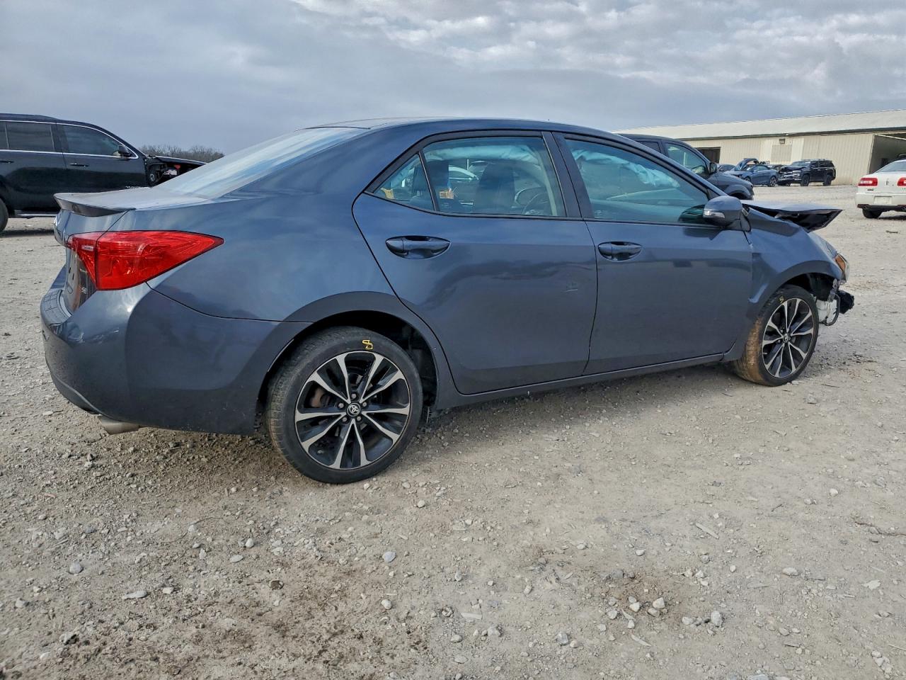 2018 TOYOTA COROLLA L photo 3