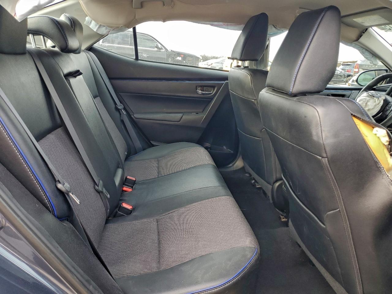 2018 TOYOTA COROLLA L photo 10