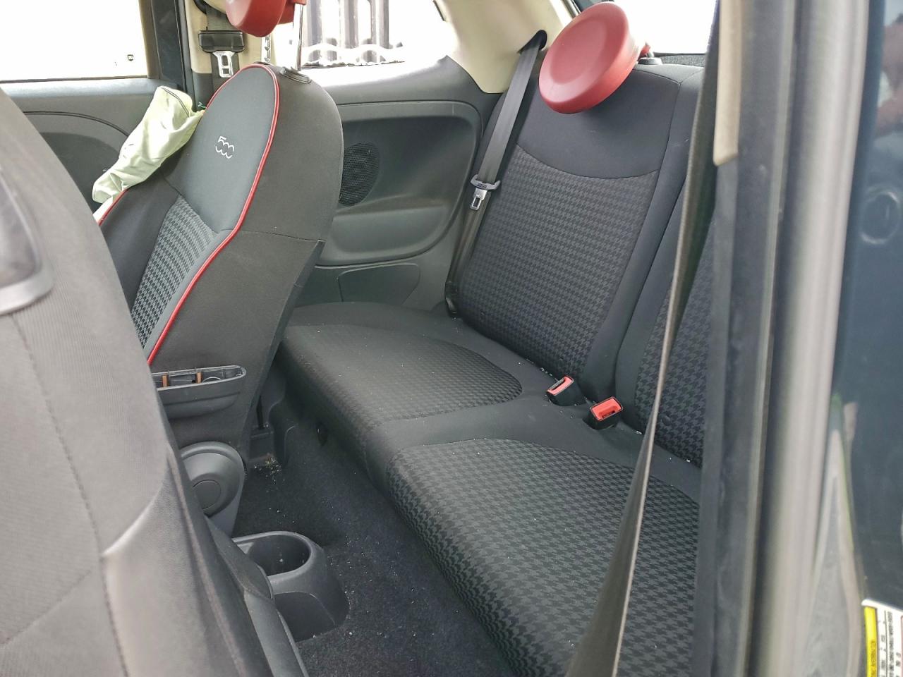 2017 FIAT 500 POP photo 10