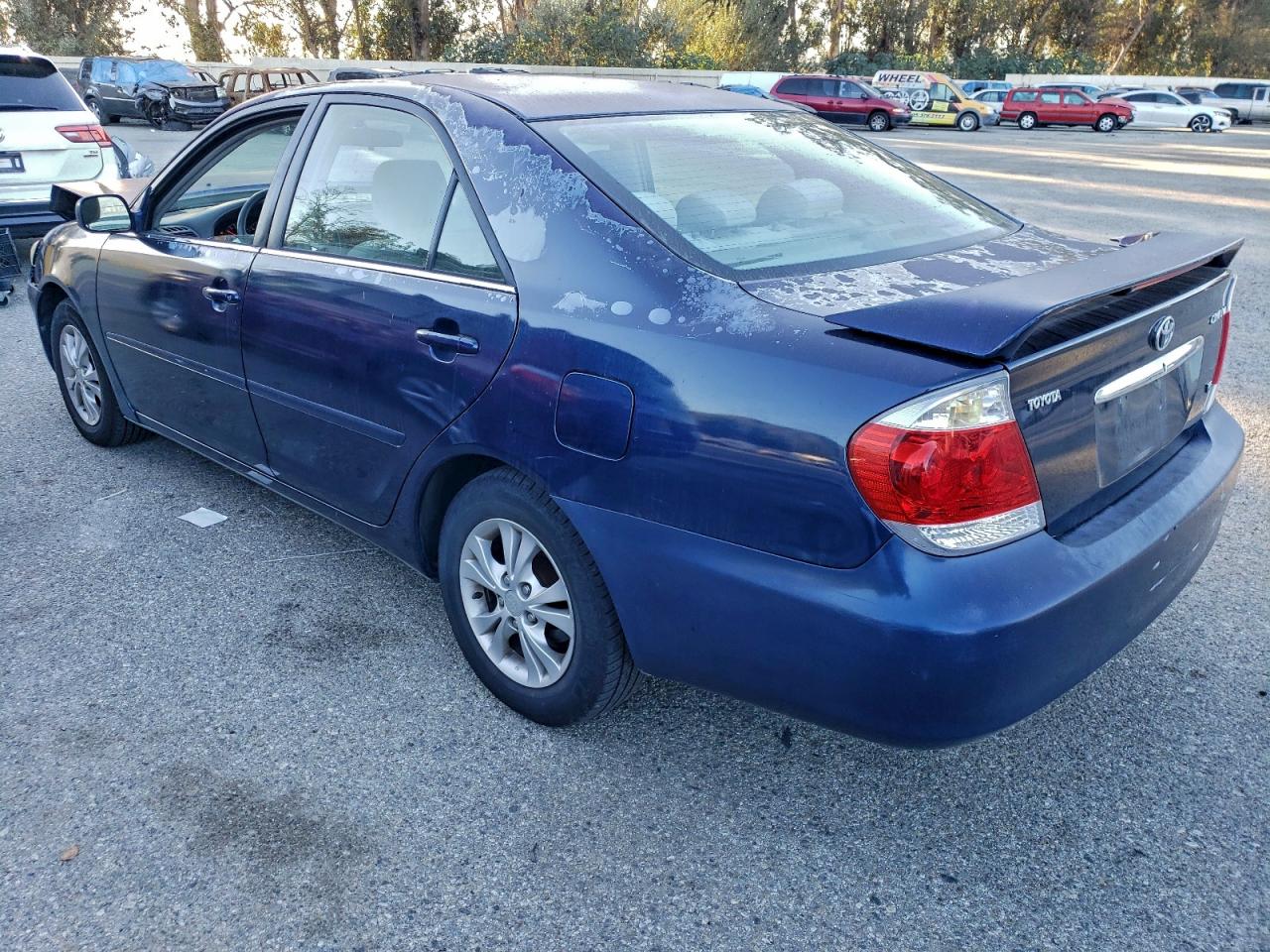 2005 TOYOTA CAMRY LE photo 2