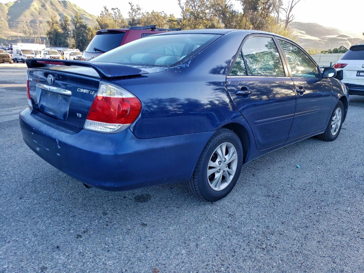 2005 TOYOTA CAMRY LE photo 3