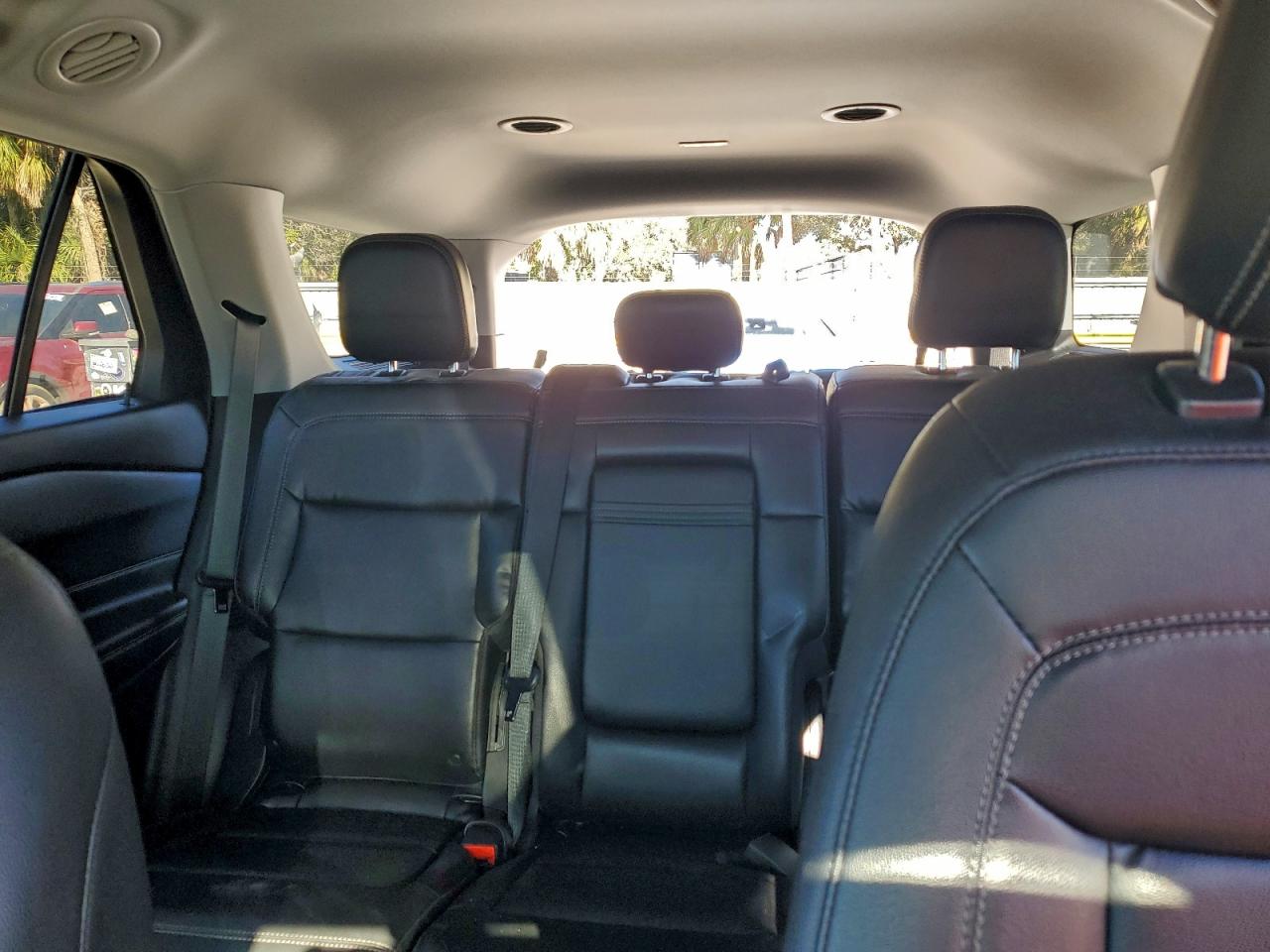 2021 FORD EXPLORER XLT photo 10
